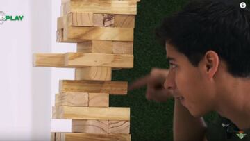 Diego Lainez está ¡On Fire! ganó una partida de 'Jenga'