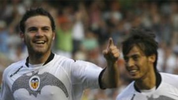 <b>VALENCIA 2-SEVILLA 0</b> Mata y Silva, celebrando un gol.