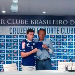 Eugenio Mena es presentando oficialmente en Cruzeiro