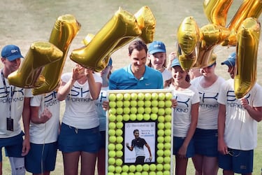 El torneo de Stuttgart, ahora denominado Boss Open por razones de patrocinio, es uno de los más antiguos del tenis. Su primera edición fue en 1898, aunque después desapareció y se recuperó en 1978. Desde entonces hasta 2014 se disputó sobre tierra batida. Nadal, Federer, Lendl o Agassi figuran en el palmarés de una cita de categoría 250 que, además del premio monetario, entrega un automóvil de la casa Mercedes, con sede en la ciudad, a sus ganadores.