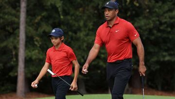 Tiger Woods y su hijo Charlie Woods.