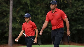 Tiger Woods y su hijo Charlie Woods.