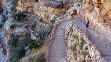 Tim Freriks intentando romper el récord R2R de 34 Km en el Grand Cañon (Arizona)