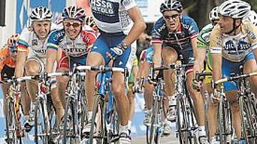 <b>PODEROSO FLECHA. </b>Ni siquiera el campeón olímpico pudo con su poderoso ataque.