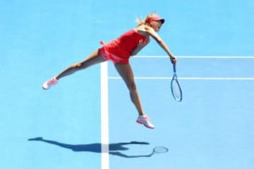 Maria Sharapova venció a su compatriota Ekaterina Makarova para llegar a la final del Abierto de Australia.