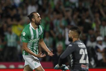 Los verdes se quedaron con los tres puntos con anotaciones de Hernán Barcos y Jeison Lucumi. Los de Paulo Autuori están cerca de la clasificación.