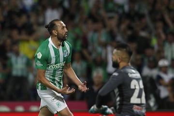 Los verdes se quedaron con los tres puntos con anotaciones de Hernán Barcos y Jeison Lucumi. Los de Paulo Autuori están cerca de la clasificación.