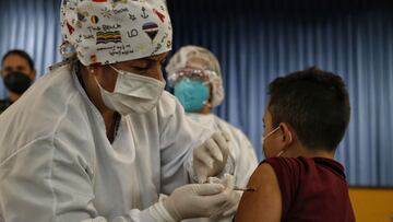 Vacunaci&oacute;n en Bogot&aacute;: meta de inmunizaci&oacute;n en menores de edad