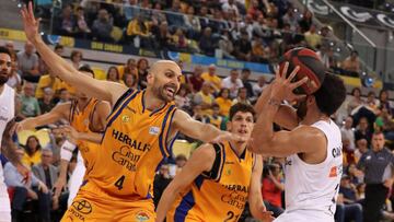 Albert Oliver y Facundo Campazzo.