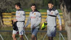 Stojiljkovic, junto a Raillo y Budimir en un entrenamiento del Mallorca.