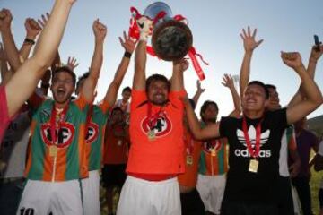 El plantel de Cobresal levanta la copa del Clausura