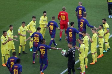 Villarreal give Barcelona 'belated' guard of honour