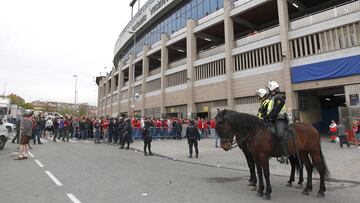 Policia en el Calderón en el Atlético-Bayern.