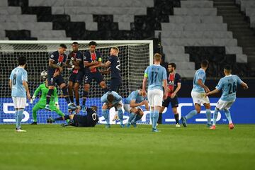 1-2. Riyad Mahrez marcó de falta directa el segundo gol.