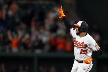 Anthony Santander dejó promedios de .235/.308/.506 con 44 cuadrangulares y 102 carreras remolcadas en la temporada pasada con los Baltimore Orioles; por ahora se mantiene como agente libre a la espera de llegar a un acuerdo con nuevo equipo, la principal opción para el pelotero sigue siendo New York Yankees


Rob Carr/Getty Images/AFP (Photo by Rob Carr / GETTY IMAGES NORTH AMERICA / Getty Images via AFP)