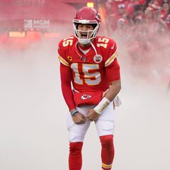 NFL stars Patrick Mahomes and Deebo Samuel prefer real grass surface to artificial turf