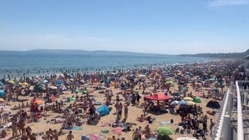Las imágenes de esta playa de Bournemouth indignan al mundo