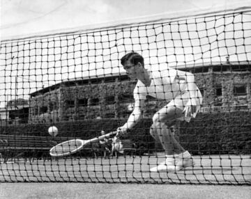 Ha conseguido proclamarse 4 veces Campeón del Open de Australia en 1953, 1955, 1971, 1972. Su primer Open lo consiguió con tan solo 18 años y el último con 38 años en 1972.