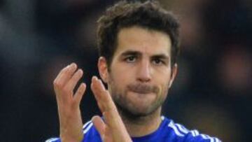 Cesc Fabregas aplaude a los aficionados al finalizar el partido ante el Southampton.