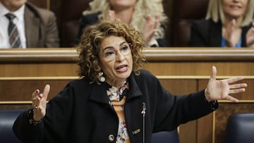 La vicepresidenta primera y ministra de Hacienda, María Jesús Montero, interviene durante un pleno en el Congreso de los Diputados, a 12 de marzo de 2025, en Madrid (España). La delegación de las competencias de inmigración a la Generalitat de Cataluña, pactada entre el PSOE y Junts, es el tema principal de la sesión de control en el Congreso de hoy con varias preguntas y una interpelación dirigidas a cuatro ministros del Gobierno.
12 MARZO 2025;PLENO;CONGRESO;PSOE;JUNTS;MONTERO;DÍAZ;YOLANDA;MARÍA JESÚS;INTERPELACIONES
Candela Ordóñez / Europa Press
12/03/2025