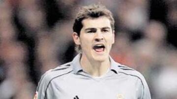 <b>COMIÓ CON FLORENTINO HACE 35 DÍAS.</b> El pasado 21 de octubre, Florentino Pérez comió en El Señorío de Alcocer con Casillas (también estaban Antonio Gª Ferreras y Ginés Carvajal) para buscar un acercamiento personal entre ambos. Las críticas privadas de Florentino a las actuaciones de Iker habían enturbiado las conversaciones, pero ese día hubo buena sintonía. Sin embargo, no han vuelto a sentarse para acelerar el esperado acuerdo, lo que ha desconcertado al portero titular del Real Madrid.