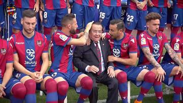 Levante joy: after Barça win, plenty fun had for official photo