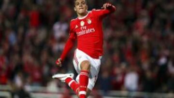 Raúl Jiménez celebra el gol que marcó contra el Rio Ave.