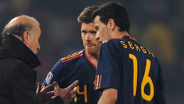 25/06/10 MUNDIAL SURAFRICA 2010 PARTIDO
SELECCION ESPAÑOLA
CHILE - ESPAÑA
DEL BOSQUE XABI ALONSO BUSQUETS