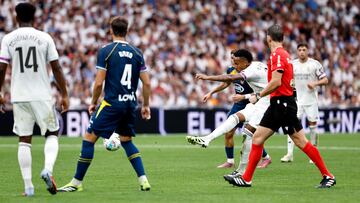 La otra toma de la obra de arte de gol de Militao con el Real Madrid