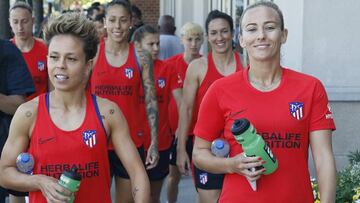 Amanda y Toni Duggan durante un paseo en la previa al duelo frente al City.