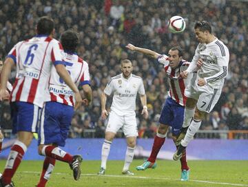 15 de enero de 2015. Partido de vuelta de los octavos de final de la Copa del Rey entre el Real Madrid y el Atl¨¦tico de Madrid en el Bernab¨¦u (2-2). Cristiano Ronaldo marc¨® el 2-2.