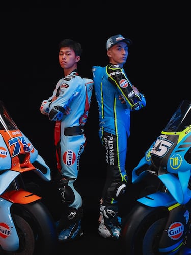 El equipo estadounidense desveló las nuevas decoraciones de sus motos para 2026, fieles a la identidad que les llevó al éxito el año pasado. El azul, el negro y el amarillo fluorescente vuelven a dominar una imagen ahora más agresiva gracias al acabado mate y a los nombres de los pilotos en los carenados, en una puesta en escena que refuerza el espíritu continuista de la marca.