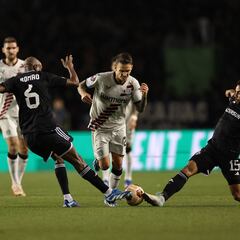 Grimaldo siempre suma