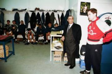 Juan Jos¨¦ Hidalgo junto al nuevo entrenador del Salamanca Balta.