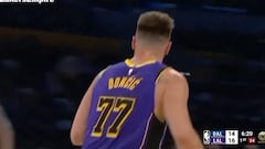 Doncic’s triple and he turns to the Mavericks’ bench: he had a lot of frustration built up