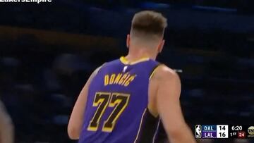 Doncic’s triple and he turns to the Mavericks’ bench: he had a lot of frustration built up