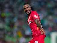 during the 2nd round match between Santos and Toluca as part of the Liga BBVA MX, Torneo Apertura 2025 at TSM Cororna Stadium, on July 16, 2025 in Torreon, Coahuila, Mexico