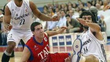 <b>DERROTA BLANCA. </b>El Madrid perdió en casa ante su mejor verdugo, el Tau.