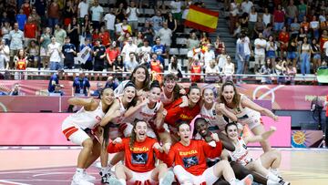 La Selección Sub-19 celebra su pase a los cuartos del Mundial tras ganar a China Taipéi.