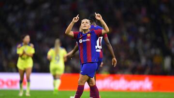 Claudia Pina celebra su gol 0-1 de Barcelona durante el partido ante el América.