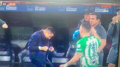 Nuevo festejo de Efraín Juárez y nueva expulsión: Ojo a su gesto del final