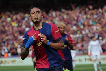 Raphinha celebra el 4-2 al Real Madrid. 