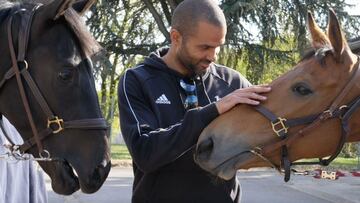 Tony Parker, con dos de sus caballos.