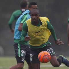 Edwin Valencia, entre 6 y 8 semanas de baja por lesión