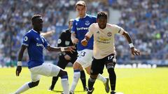 Soccer Football - Premier League - Everton v Manchester United - Goodison Park, Liverpool, Britain - April 21, 2019  Manchester United&#039;s Fred in action with Everton&#039;s Idrissa Gueye       Action Images via Reuters/Jason Cairnduff  EDITORIAL USE O