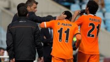 Djukic felicita a Pabón por su gol.