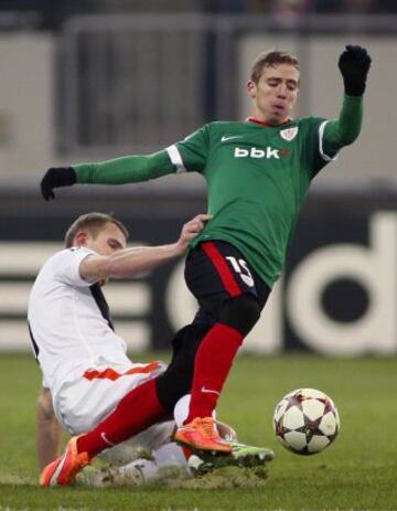 Iker Muniain CON Olexandr Kucher.