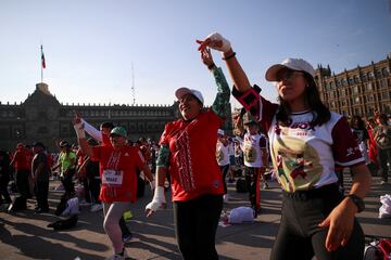 La plancha del Zócalo de Ciudad de México acogió una clase masiva de boxeo y, por segundo año consecutivo, se batió un récord mundial con más de 30.000 alumnos. El acto contó con la presencia de los campeones Julio César Chávez, Jaime Minguía o Humberto González, así como la del presidente del Consejo Mundial de Boxeo, Mauricio Sulaimán