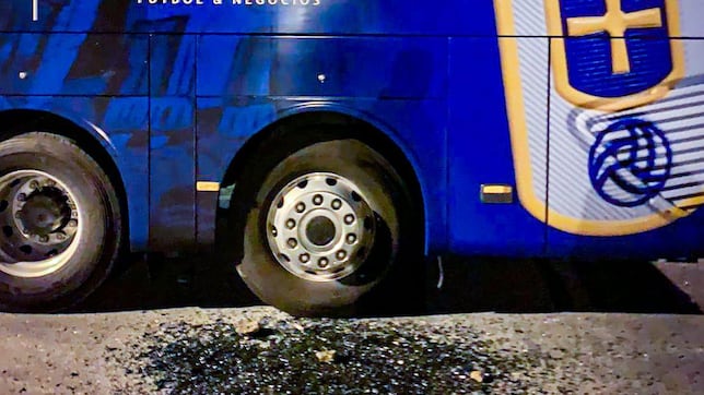 El autobús del Real Oviedo, apedreado de madrugada en Ávila antes del partido de Copa