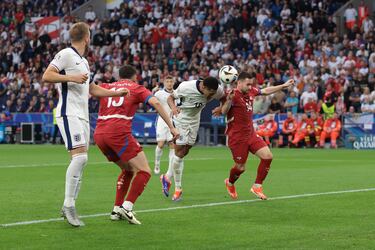 En el minuto 13 de partido, el propio Bellingham iniciaba la jugada desde el centro del campo y acabó con Bellingham mandando la pelota a la red de cabeza.